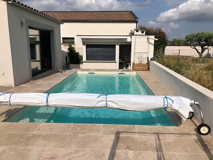 Agréable Chambre Avec Piscine Salle De Bain Privé - Lunel
