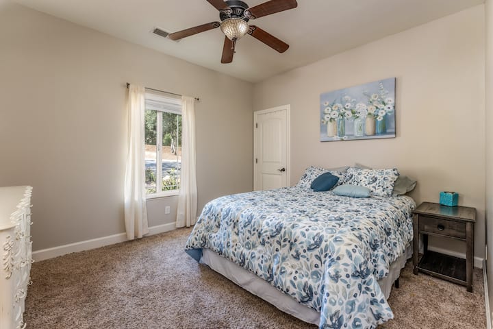 Chambre 2, lit queen size