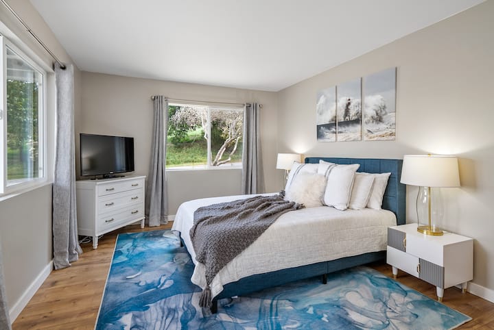 Cozy lower level bedroom with Queen bed and Smart TV