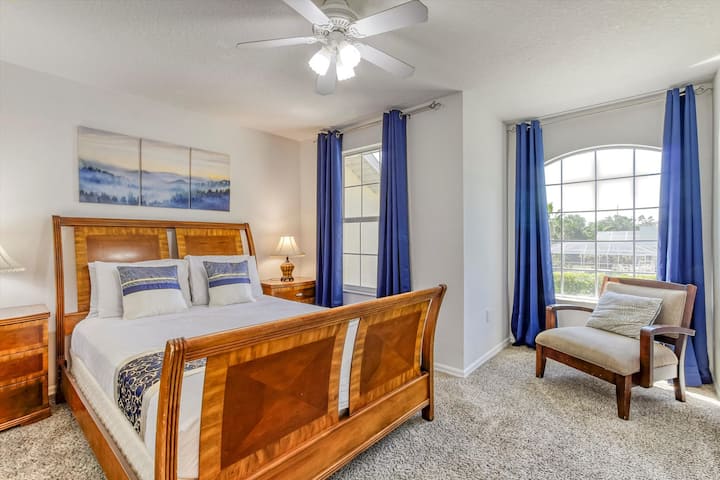 A large spacious Royal Blue Queen bedroom suite located on the second floor. With two large windows and a reading nook, this bedroom is going to certainly feel like a home away from home. 