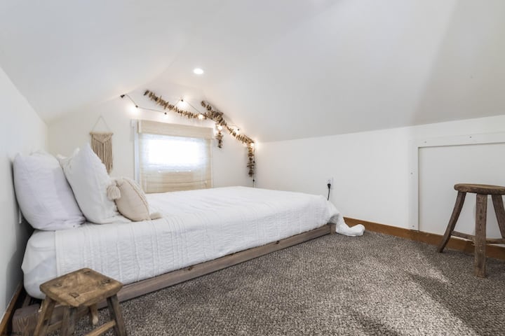 Vendqëndrim komod në loft
