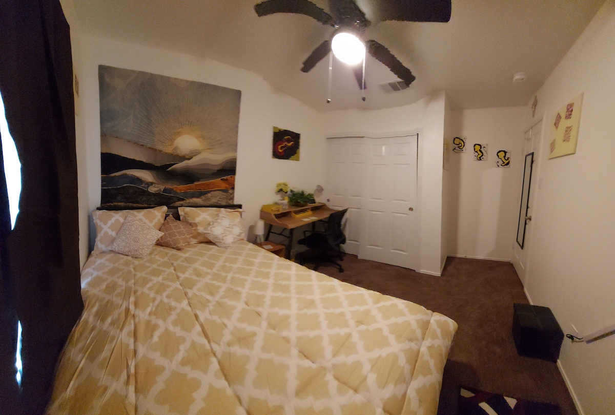 Oposit of door view.