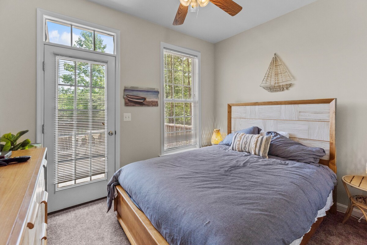 Queen bed, South bedroom faces river
