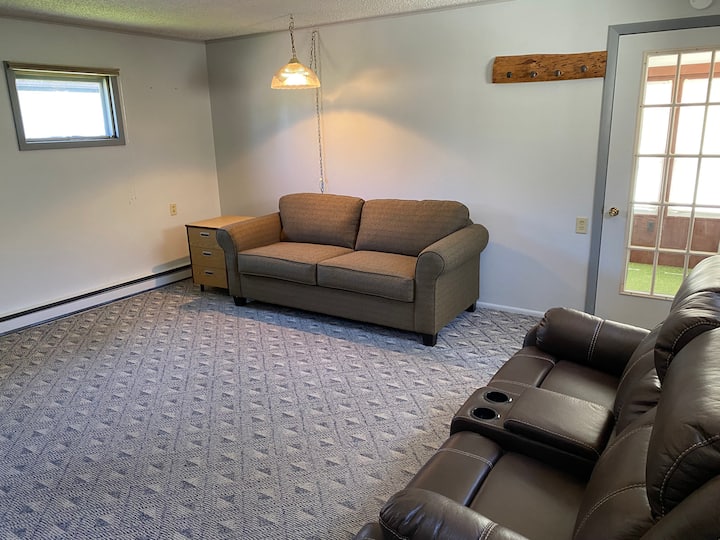 Hidden Gem, 2br-2 Living, In A Quiet Neighborhood - Plattsburgh, NY