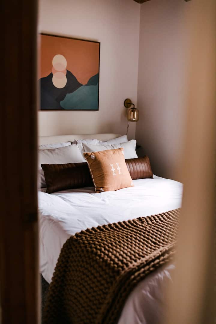 Მშვენიერი, მყუდრო საძინებელი დასვენებისთვის მომდევნო დიდ თავგადასავალამდე.