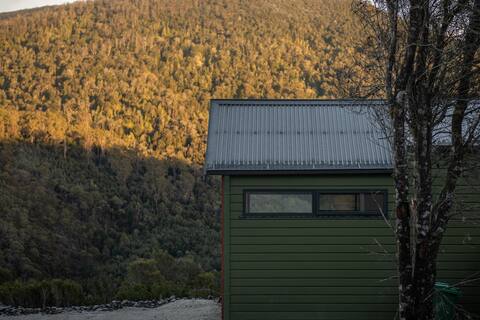 Waratah - Hillside Tiny