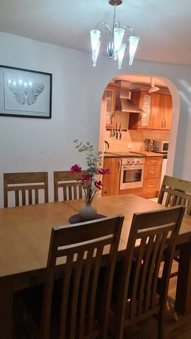 LOVELY 2 BEDROOM IN LONDON gallery image 4