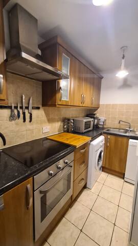 LOVELY 2 BEDROOM IN LONDON gallery image 5