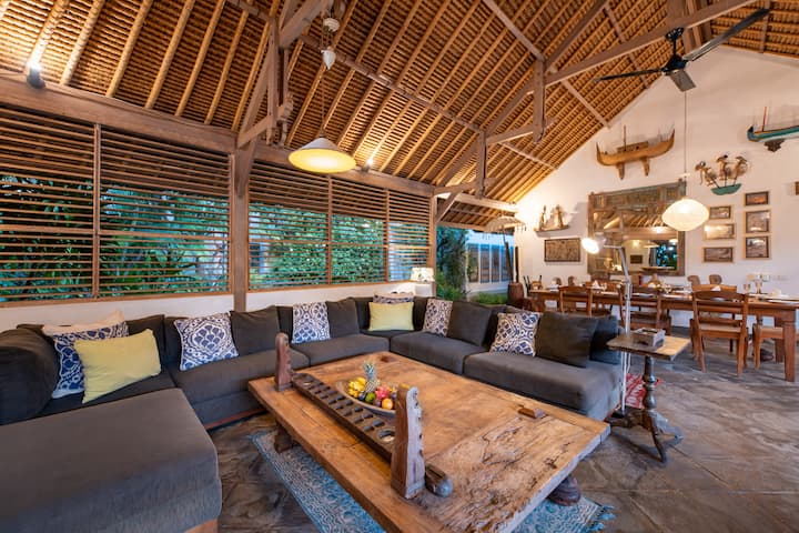 Spacious Family Pool Villa In Central Seminyak - Bali