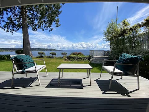 Entire 5-bedroom waterfront House with beach