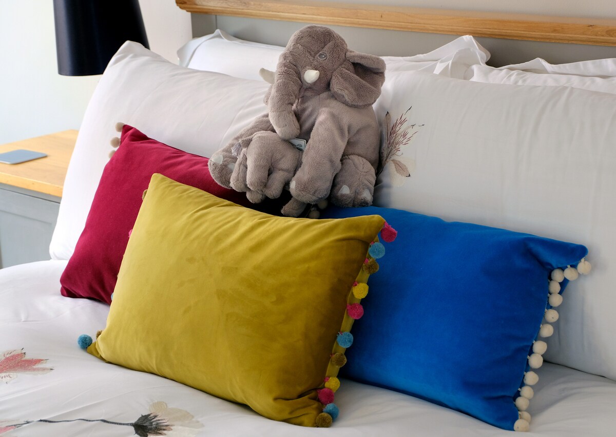 Nudimo udobne krevete, madraci su Hypnos ili hotelski standard, a posteljina je iznimno mekana i luksuzna za odličan san.