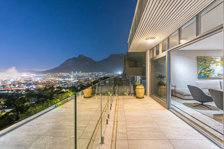 Maalibu Villa in Tamboerskloof gallery image 4