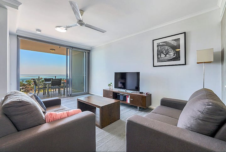 Large 11th Floor City Apartment - Sea Views - Darwin