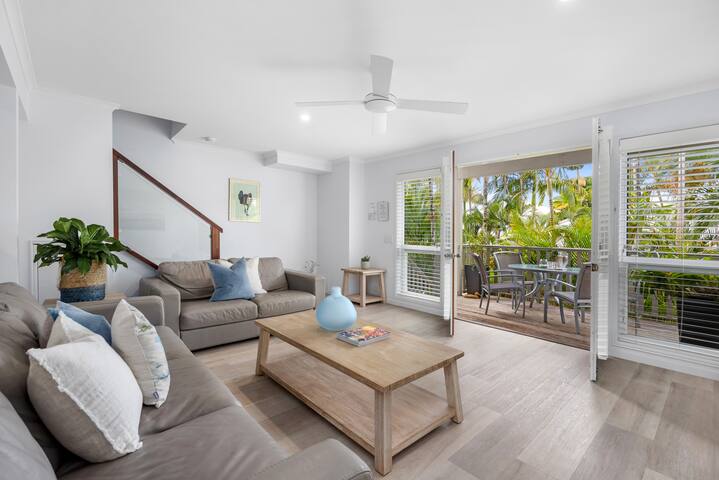 Tropical 3 bedroom Oasis , meters to Noosa Riverfr