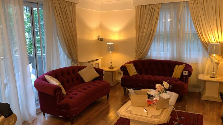 A lovely 3 bedroom apartment in kensington gallery image 5