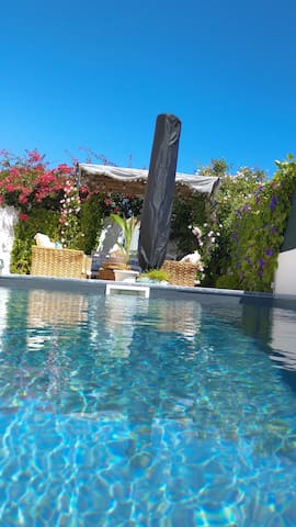 Cascais House with heated Pool Garden & Parking