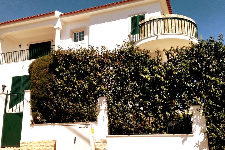 Cascais House with heated Pool Garden & Parking gallery image 4