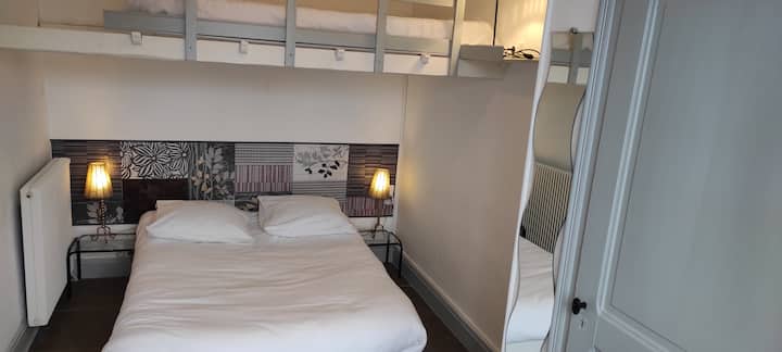 Dormitorio con vistas a la terraza