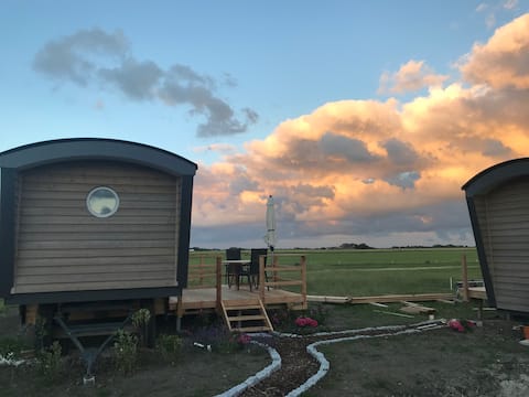 Top Airbnb: Shepherd's wagon meadow lodge in Pellworm