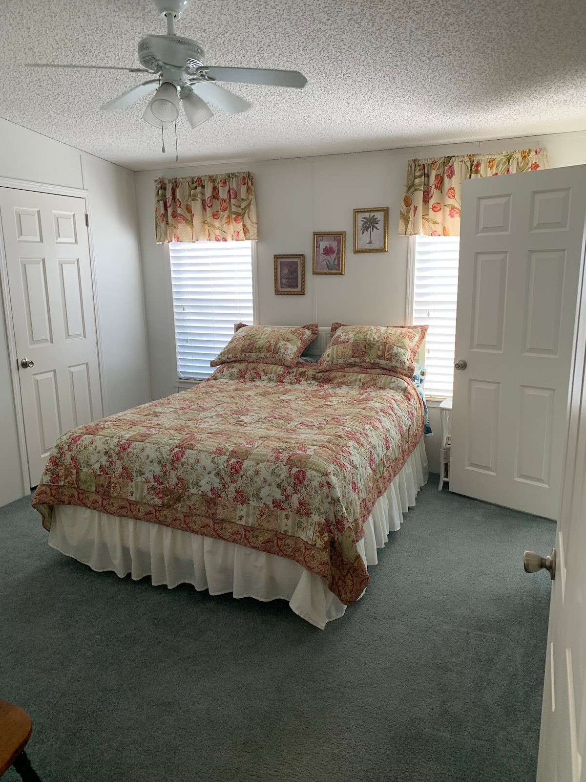 #1 ห้องนอนควีนไซส์พร้อมห้องน้ำส่วนตัว