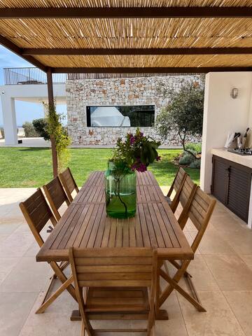 Luxury villa with breathtaking panoramic sea view. gallery image 3