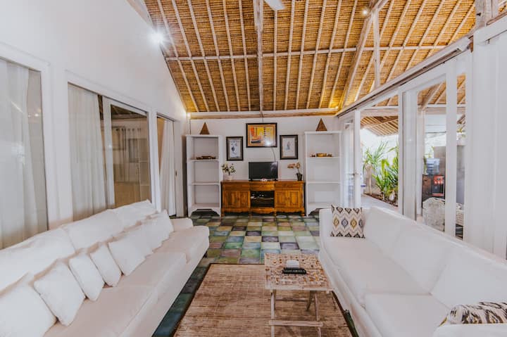 CHEERFUL BEDROOMS VILLA WITH AMAZING OCEAN VIEW Villas for Rent