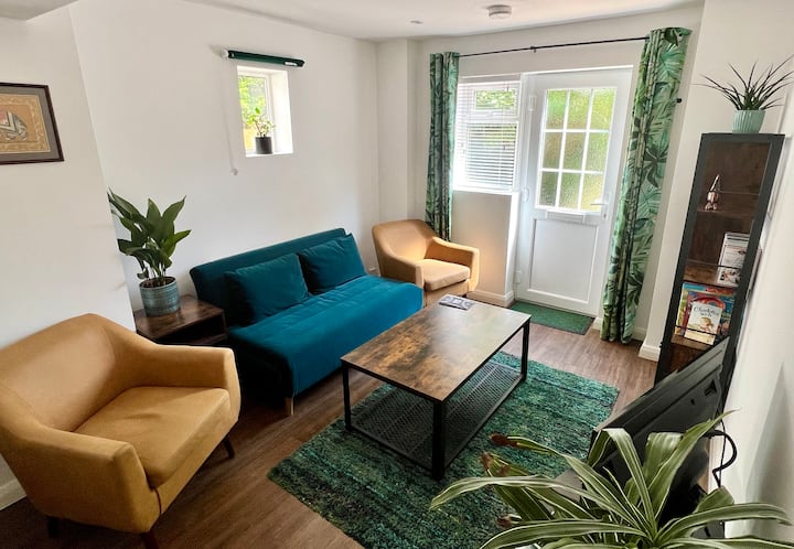 Lovely Self-contained Flat With Parking - Dorking