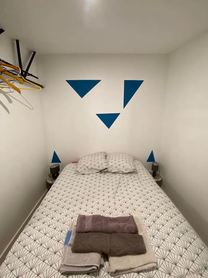 
Hanger available room