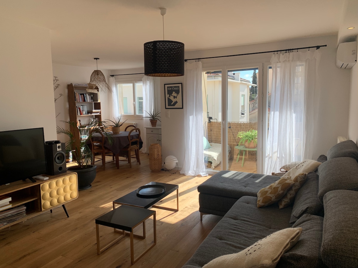 Propriété Airbnb réussie: Beautiful 3 bedroom apartment 2 minutes' walk from the beaches. à Toulon