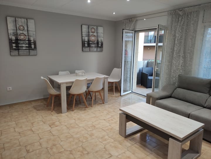 4 bedroom apartment in downtown Roses Apartments for Rent in Roses