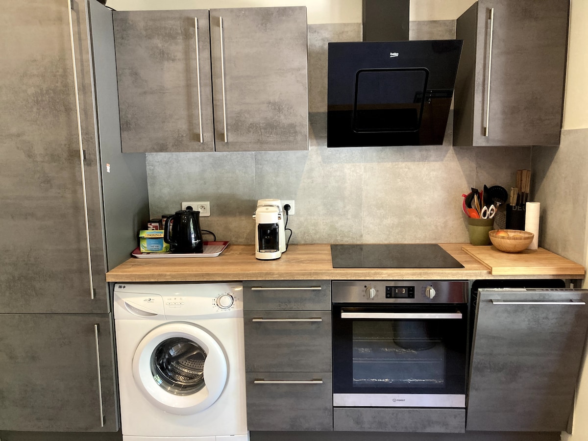 Top Airbnb: Beautiful apartment with balcony and small patio à Vaison La Romaine