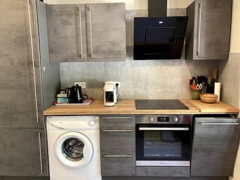Top Airbnb: Beautiful apartment with balcony and small patio in Vaison La Romaine