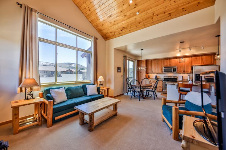 Სამზარეულო და მისაღები ოთახი ღია იატაკითა და მთის ხედებით!