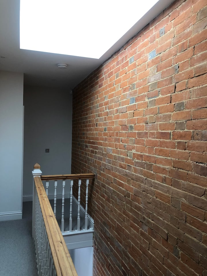 Impresionantemente renovado 4 Bed TownHouse WiFi, Estacionamiento - Airbnb