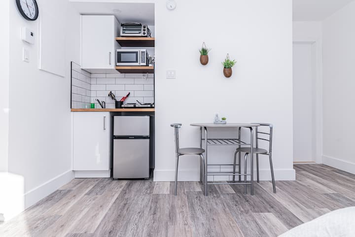 Corporate Studio | Fully Furnished | Close To Chum - Montreal
