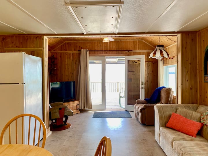 Cheerful 2 Bedrooms Waterfront Cottage - Bruce Peninsula