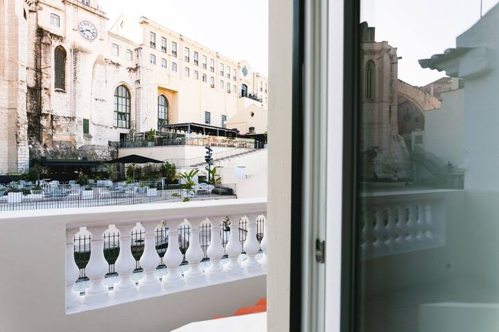 NEW! Luxurious Hotel Apartment in Lisbon Downtwon gallery image 4