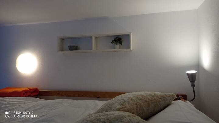 Atmosferë e krijuar në pjesën e sipërme të krevatit të loftit