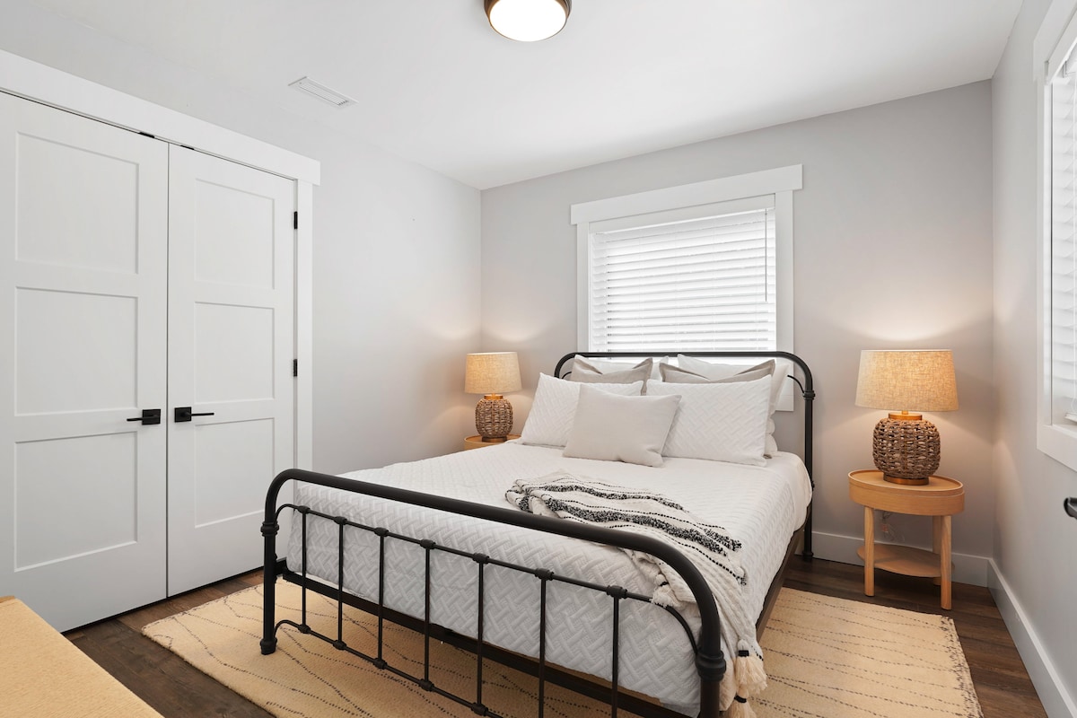 Main floor bedroom with queen bed