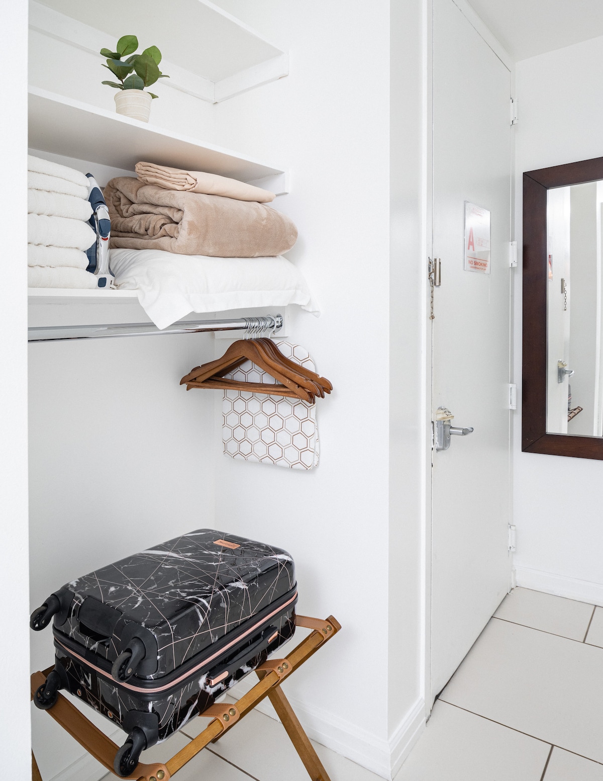Open storage area beside the entry and bathroom