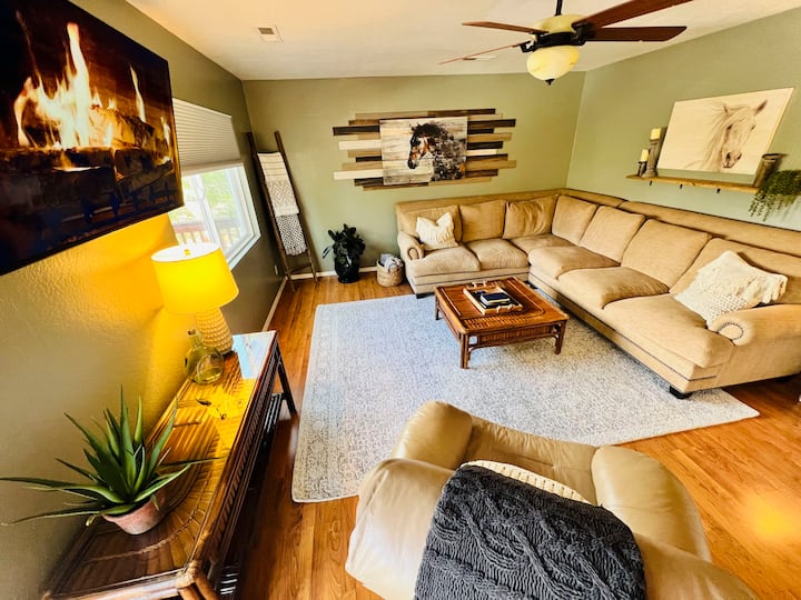 Rent 2 Full Houses Near Downtown,ski+grand Canyon - フラッグスタッフ, AZ
