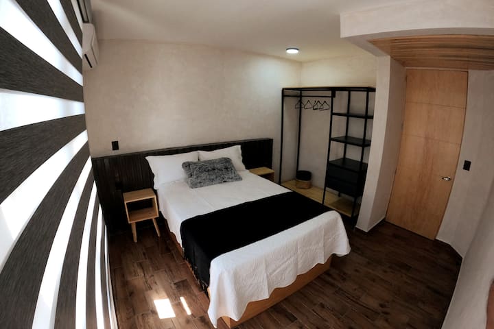 Schlafzimmer 1