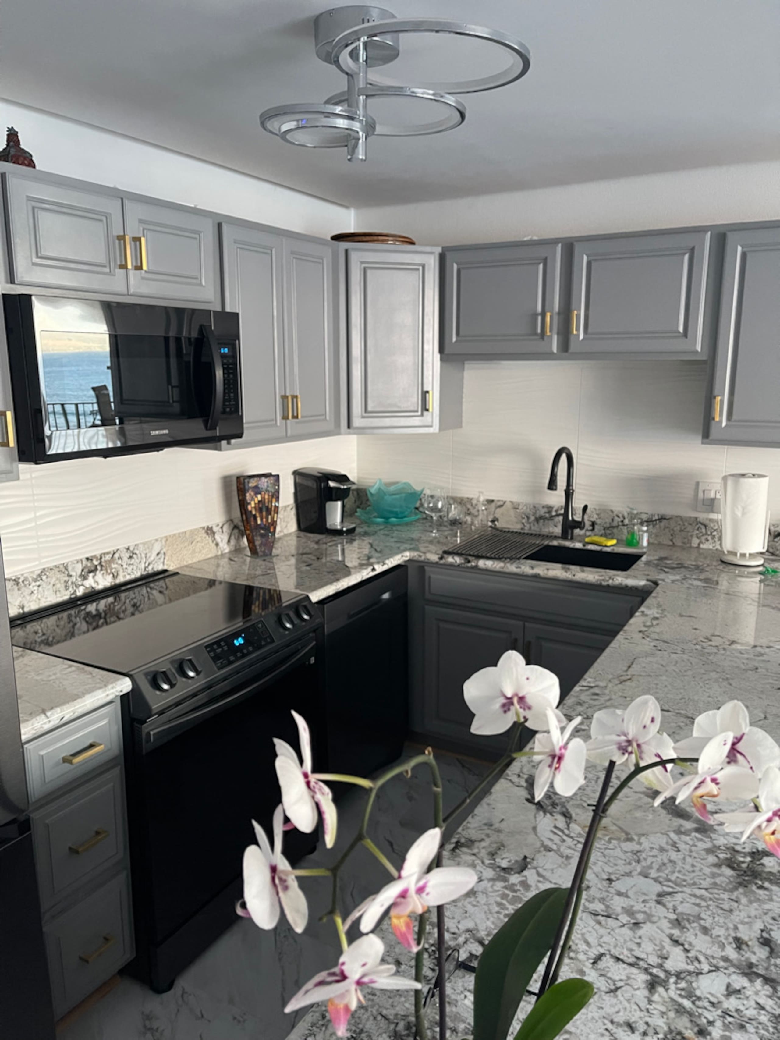 Condo in Wailuku · ★5.0 · 1 bedroom · 2 beds · 1 bath - Image 6