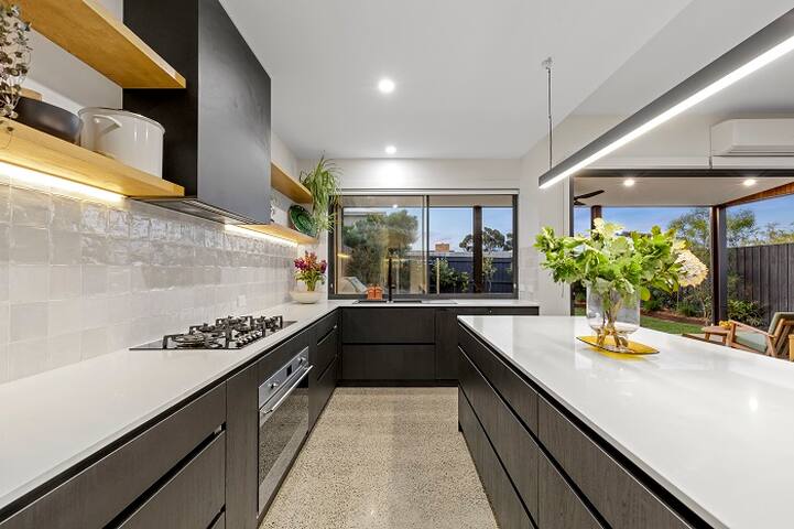 Sensational 4 Bedroom House gallery image 5