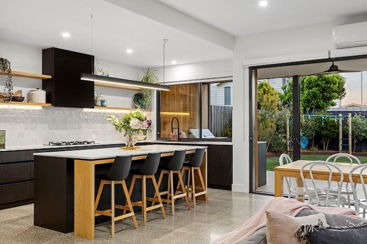 Sensational 4 Bedroom House gallery image 3