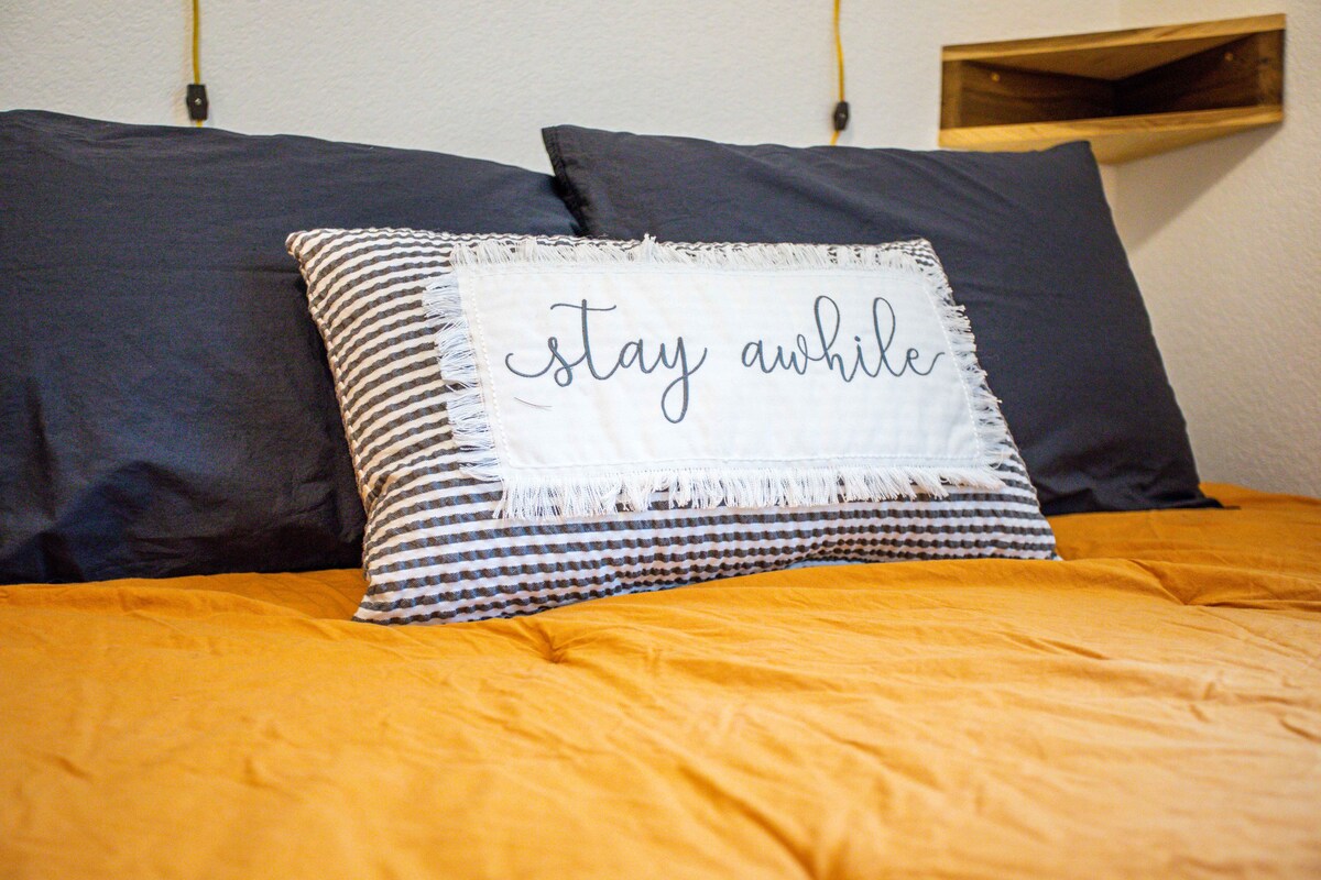 „Slowpoke“ не е просто име, а философия. Отпуснете се, вземете нещата с по - бавни темпове и останете за известно време!