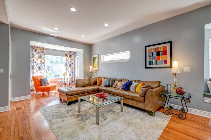 Spacious 5-BR House next to Transit with Parking gallery image 5