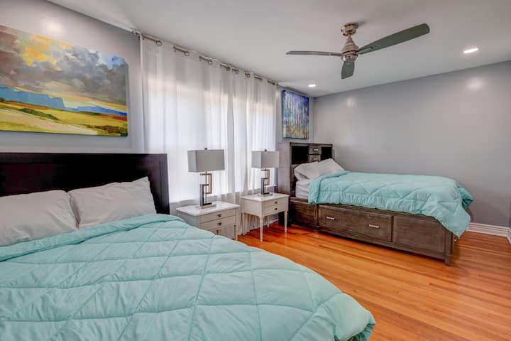 спалня 1 с 2 двойни легла