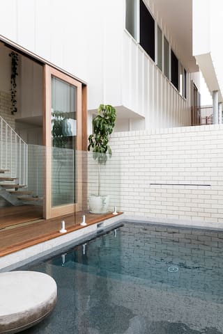 Heated Pool Oasis Beachfront Perfect Kids & Pets gallery image 4