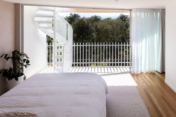 Beachfront with Pool Coastal Luxury for Families